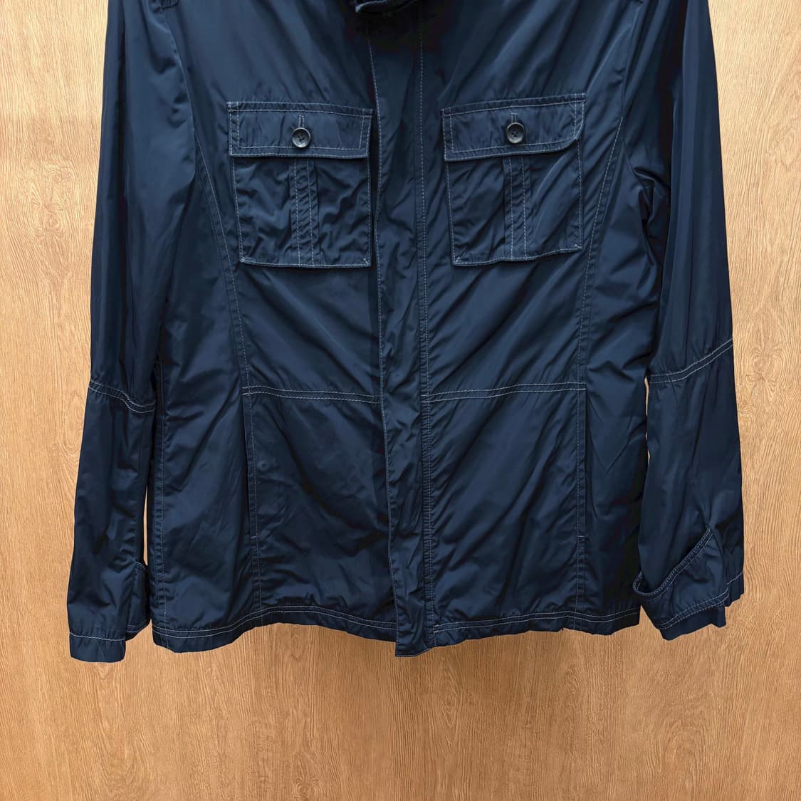 아르마니 꼴레지오니 하이넥 필드 자켓 후면 로고 메탈 장식 디테일 블랙 상품이미지5