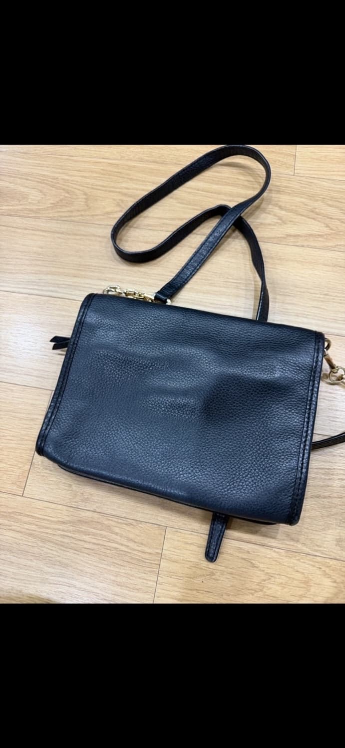 토리버치 금장로고 블랙 가죽 크로스백 상품이미지2