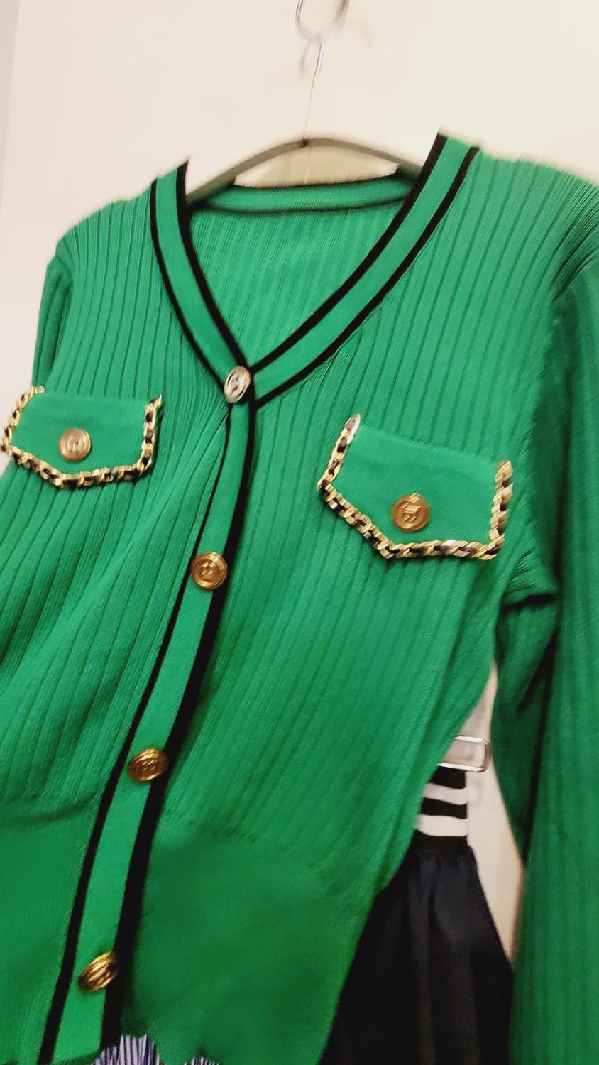 그린 체인 브이넥니트.  지고트 언발스커트 상품이미지3