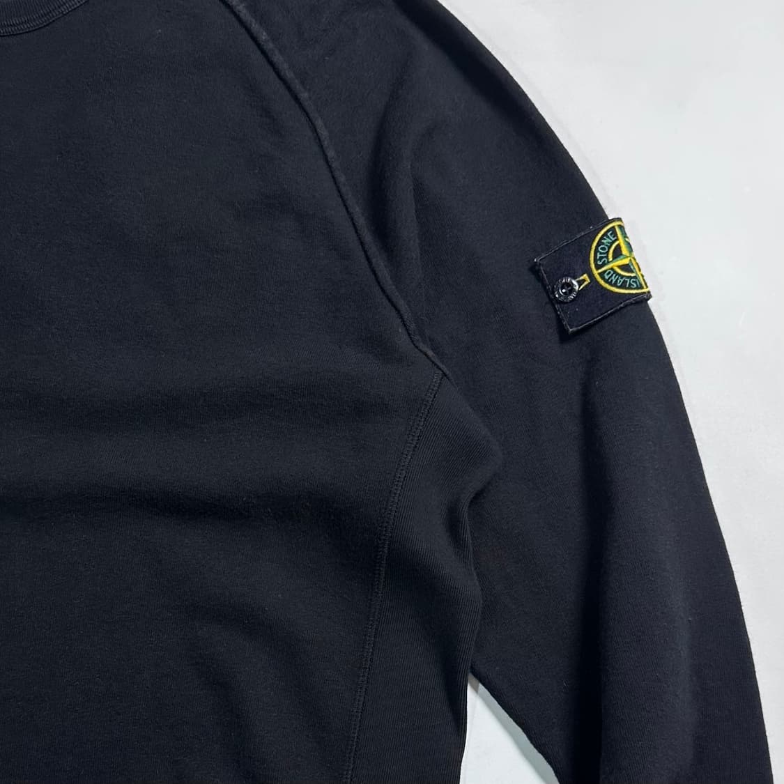  스톤 아일랜드 블랙 맨투맨 상품이미지5