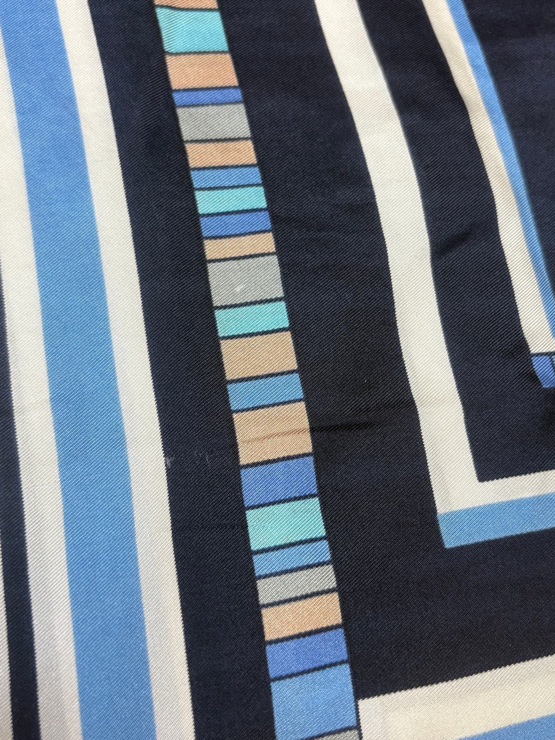 [희귀/실크] 입생로랑 빈티지 기하학 스트라이프 스카프 상품이미지4