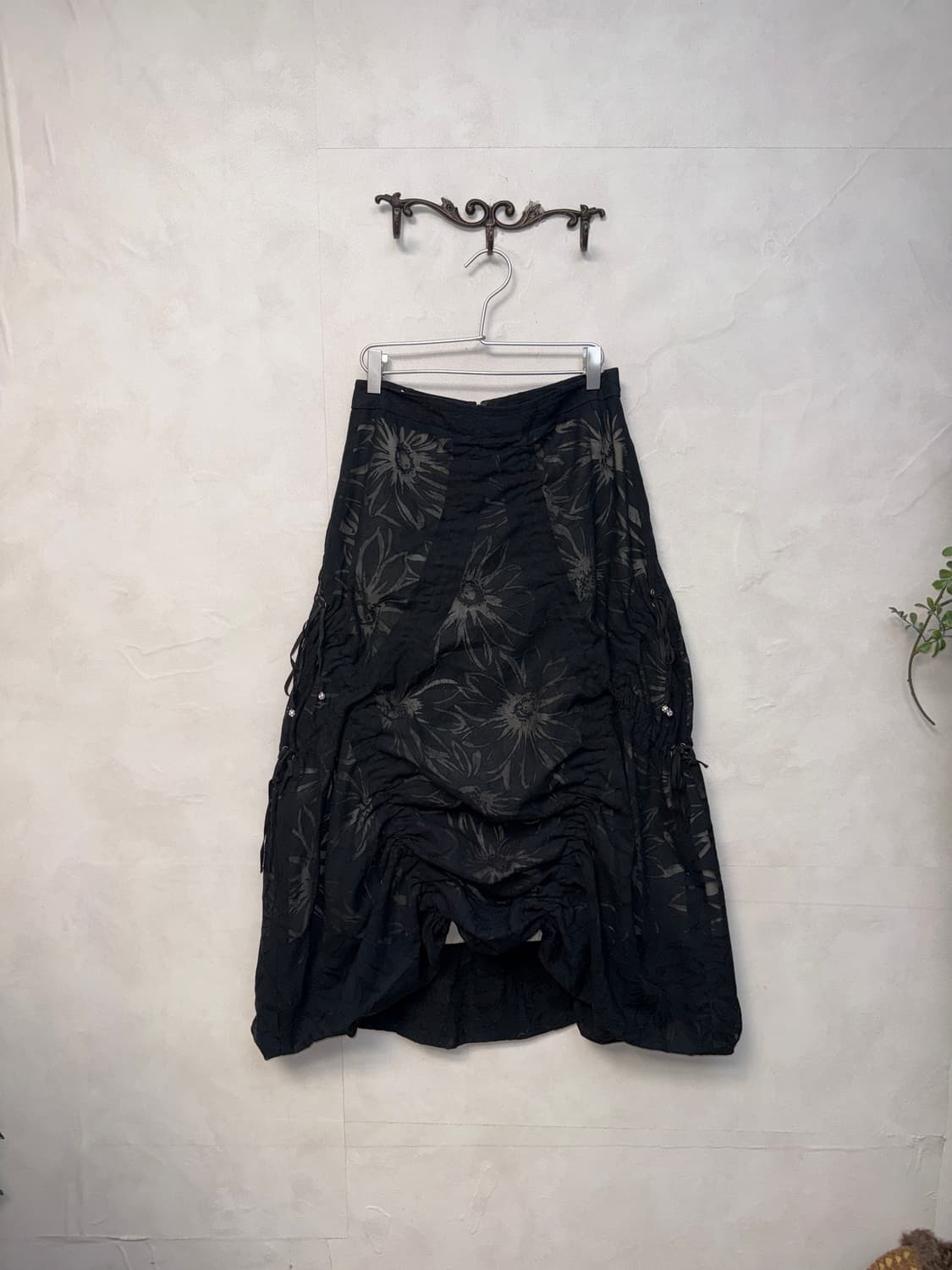 Black oriental flower shirring long sk 상품이미지1