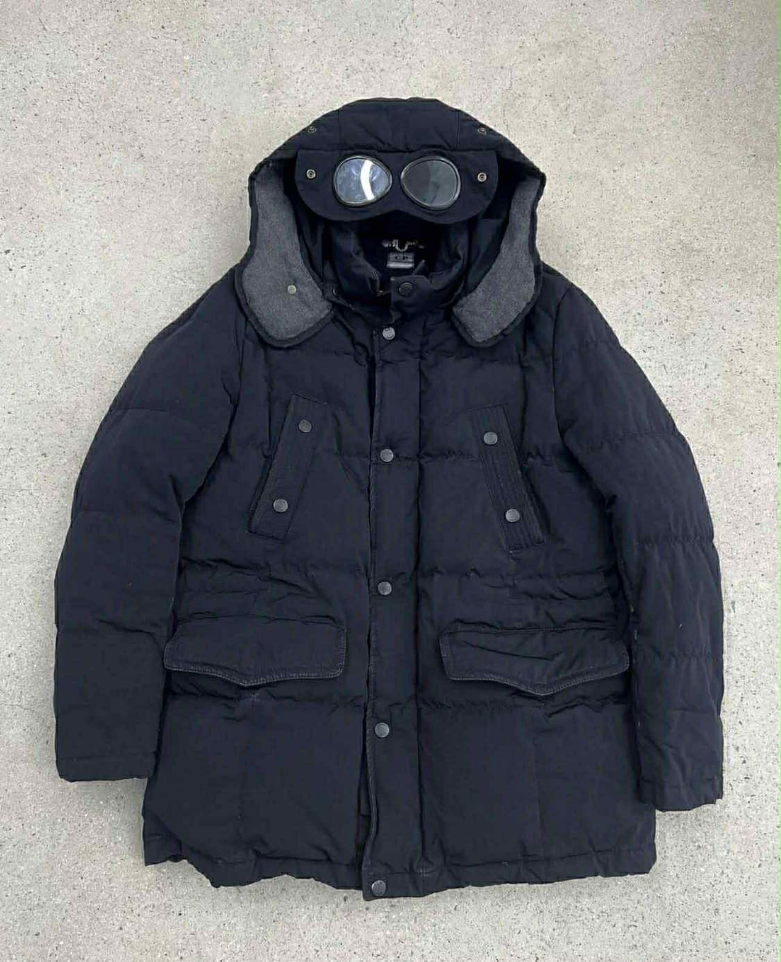 CP컴퍼니 구스다운 고글 패딩 상품이미지1