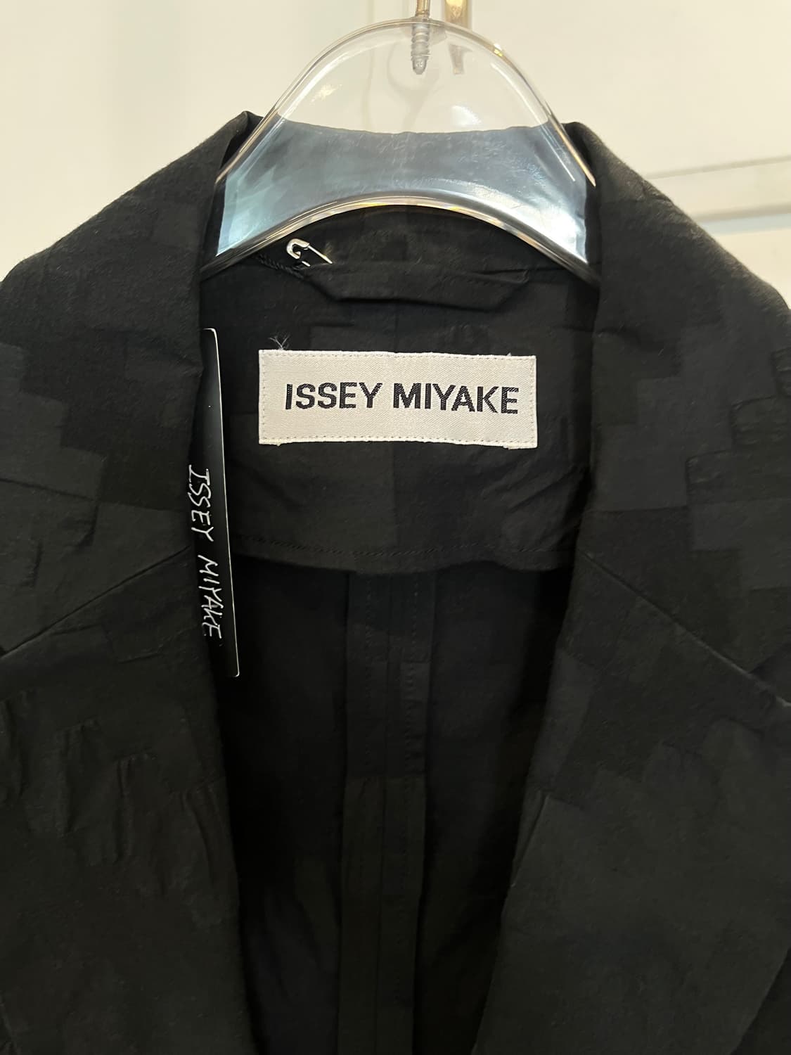 Issey Miyake Black Two-Button Jacket 상품이미지3