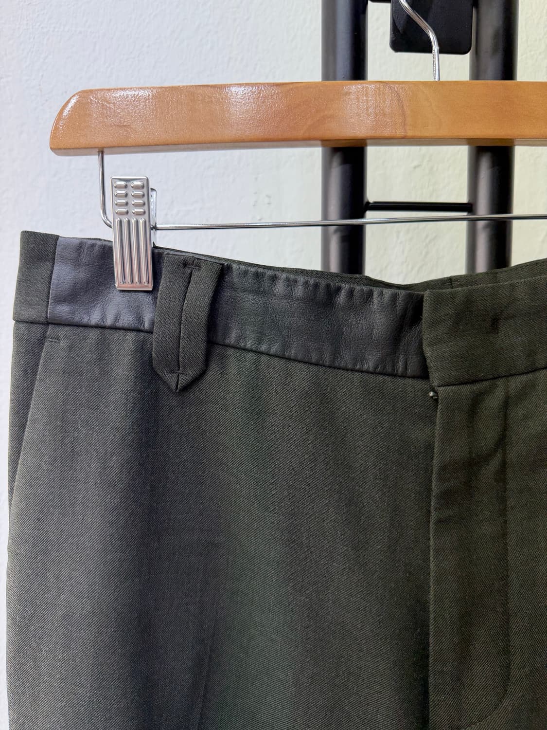 정품) 시스템옴므 한섬 가죽 디테일 카고 팬츠 78(30) 상품이미지4