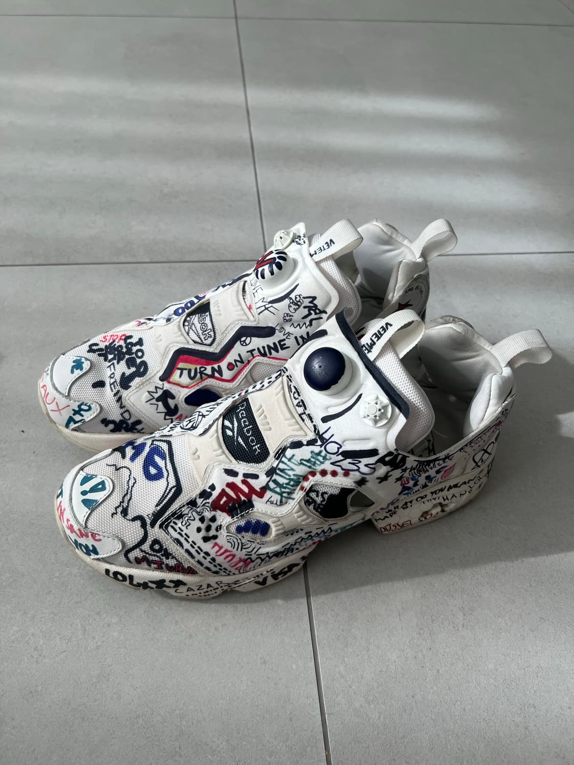 리복 x 베트멍 낙서 퓨리 270 상품이미지2