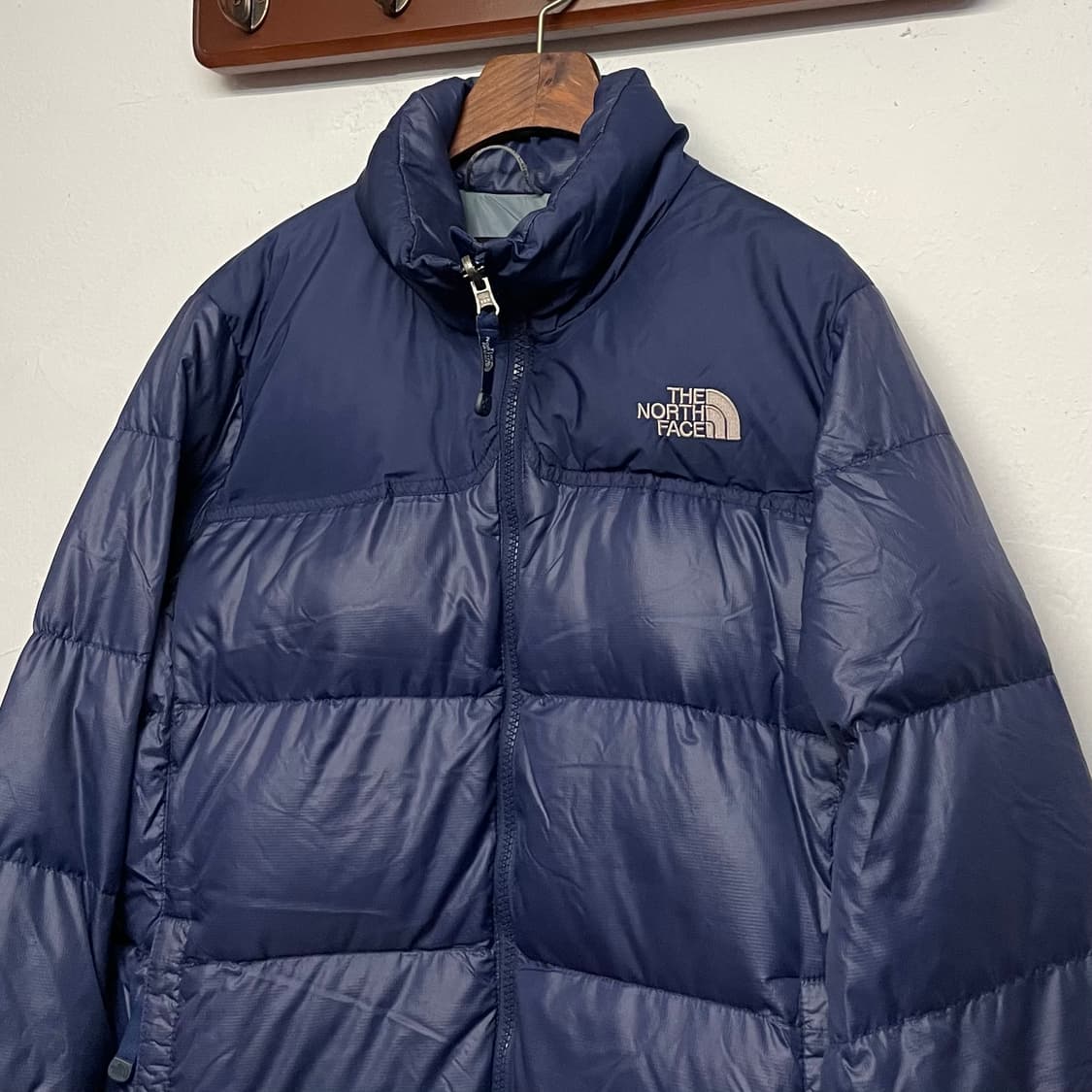 노스페이스 (우먼) 눕시 700 블루 구스다운 패딩 상품이미지2