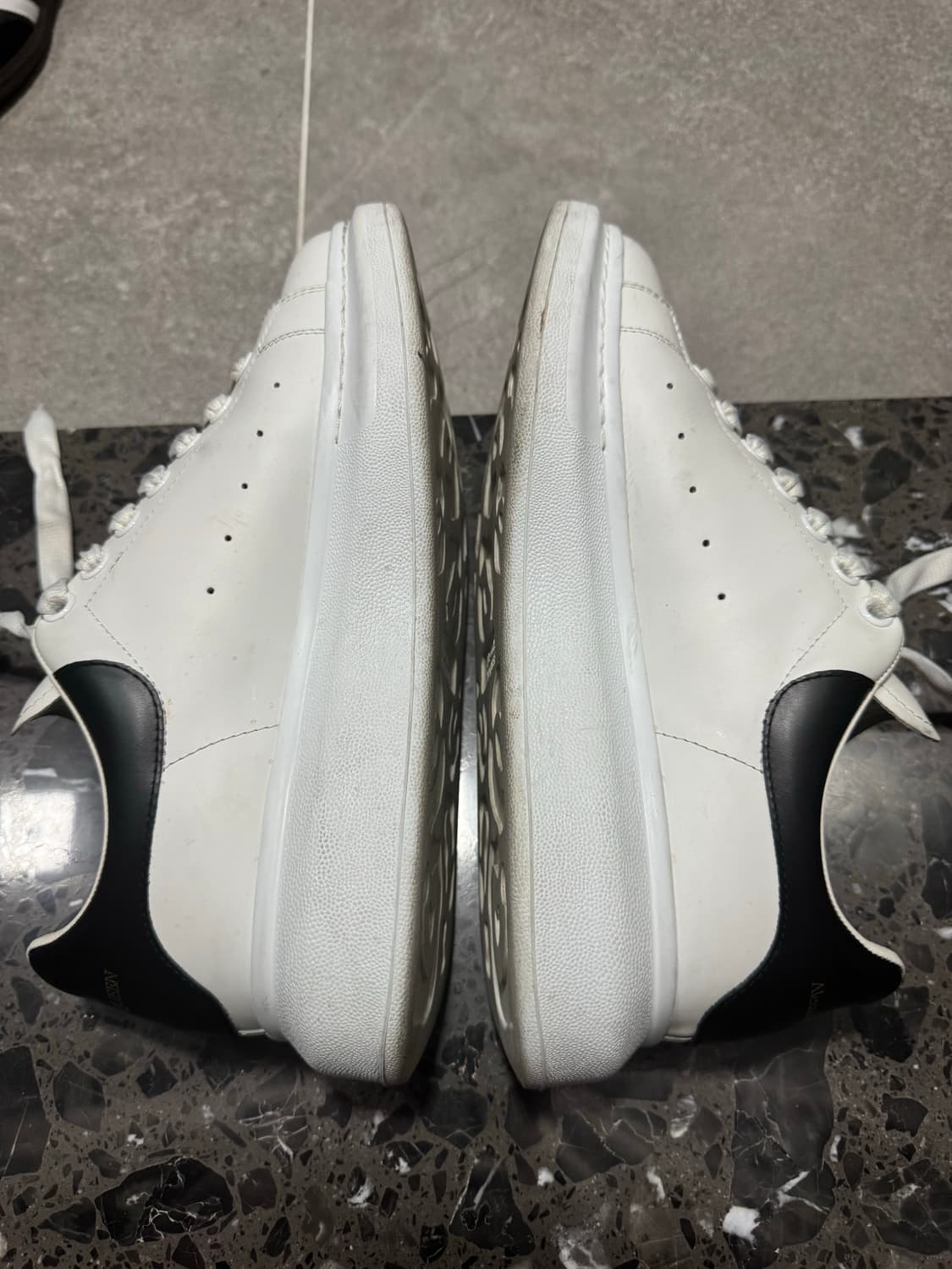 알렉산더 맥퀸 블랙탭 41 상품이미지3