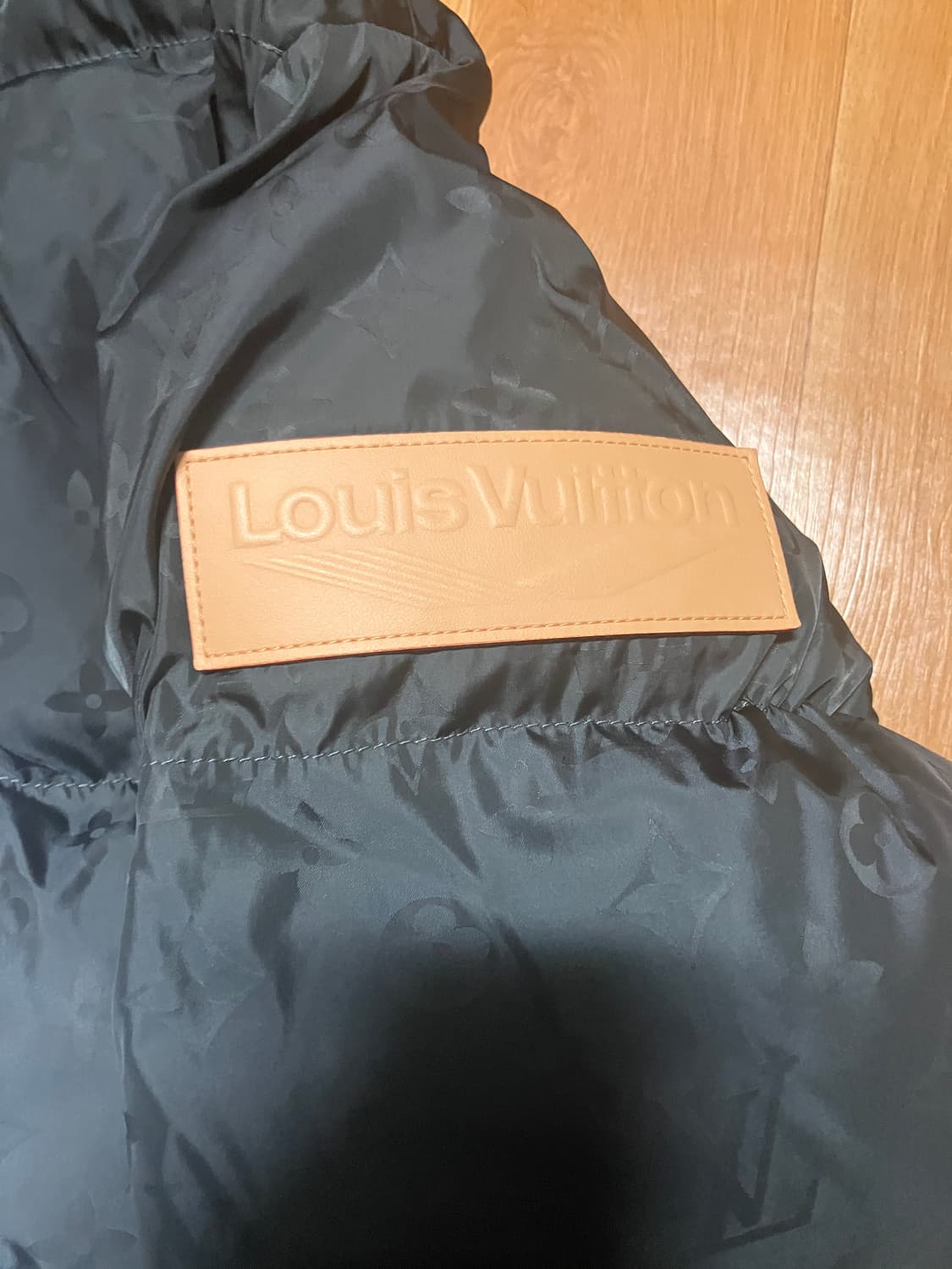 루이비통 25FW 모노그램 다운 패딩 48 상품이미지3