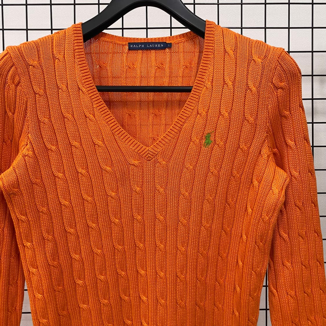 폴로 랄프로렌 케이블 브이넥 니트 오렌지 상품이미지3