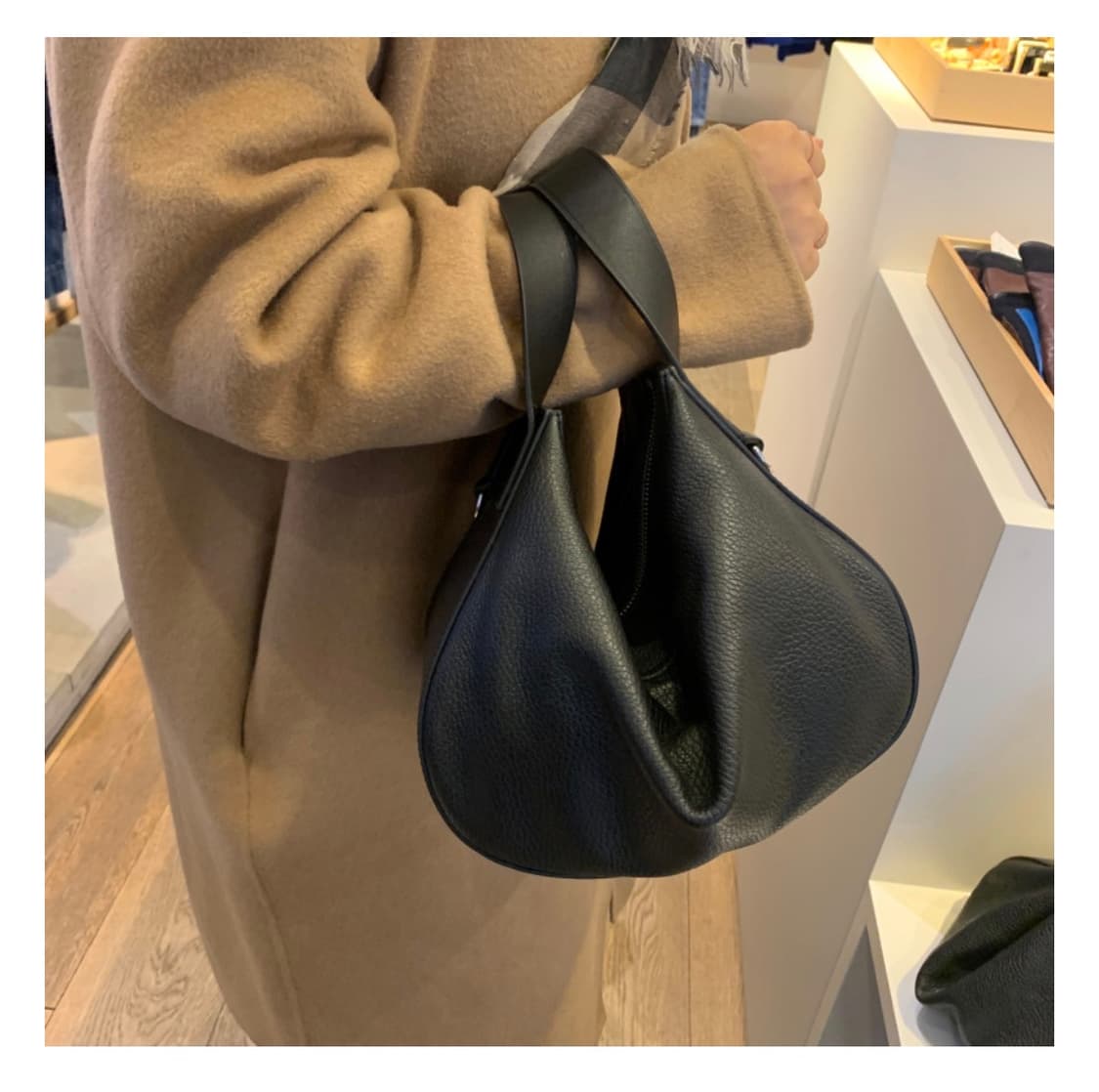 COS 코스 미니 볼링백 블랙 상품이미지4