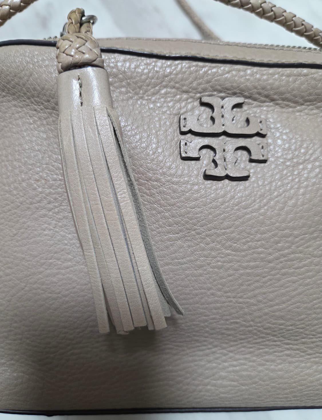 토리버치 카메라백 테슬 크로스백 상품이미지3