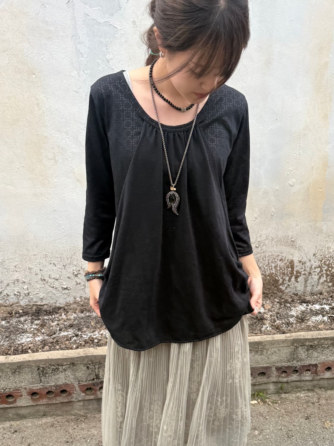 ARENA 시스루 도트 패턴 셔링 티 상품이미지1