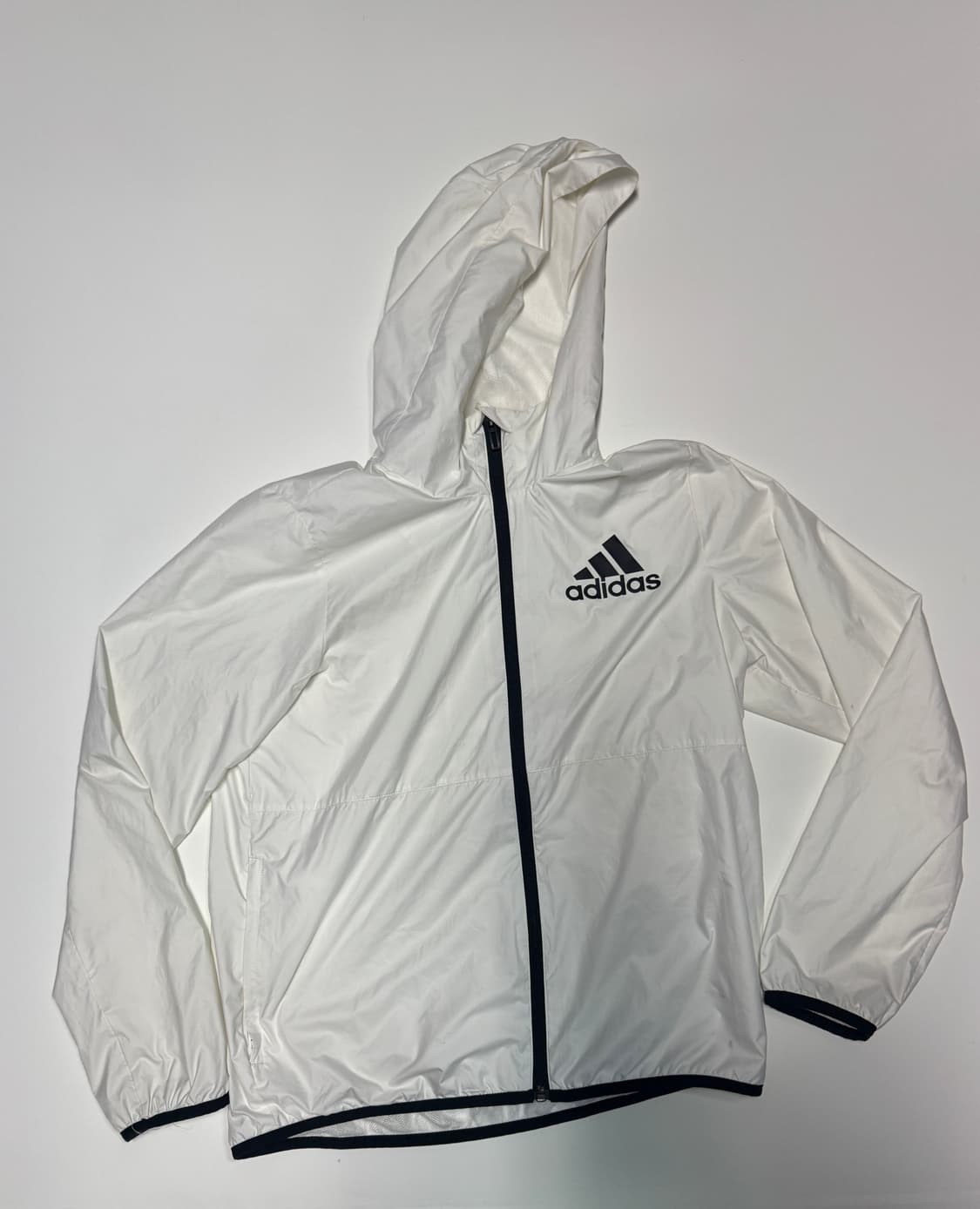 여성 키즈 아디다스 화이트 후드 바람막이 150 상품이미지1