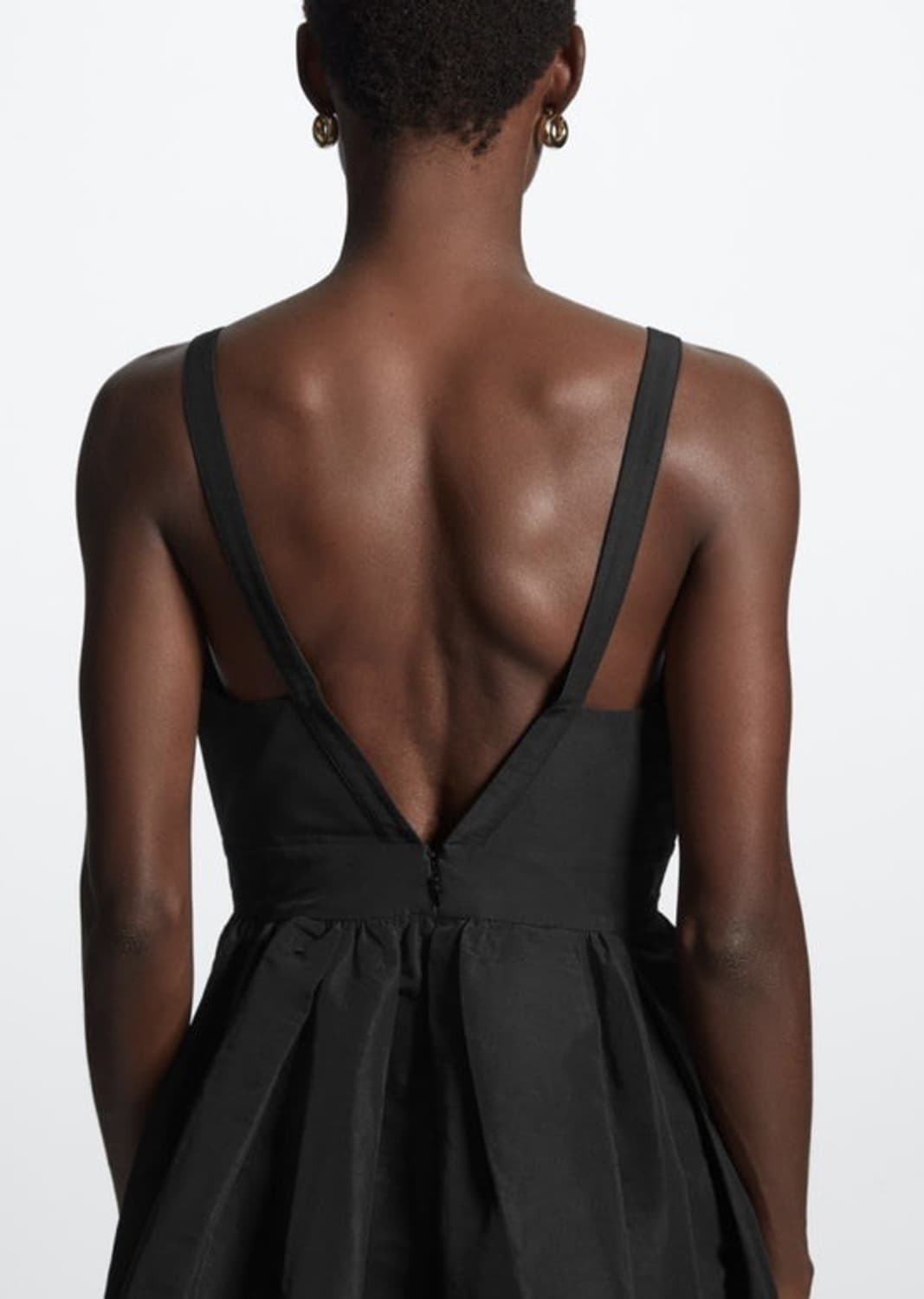 코스 딥 브이넥 원피스 블랙 상품이미지2