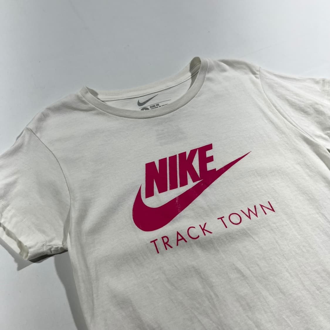 [NIKE] 나이키 핑크 로고 트랙타운 반소매 티셔츠 상품이미지2