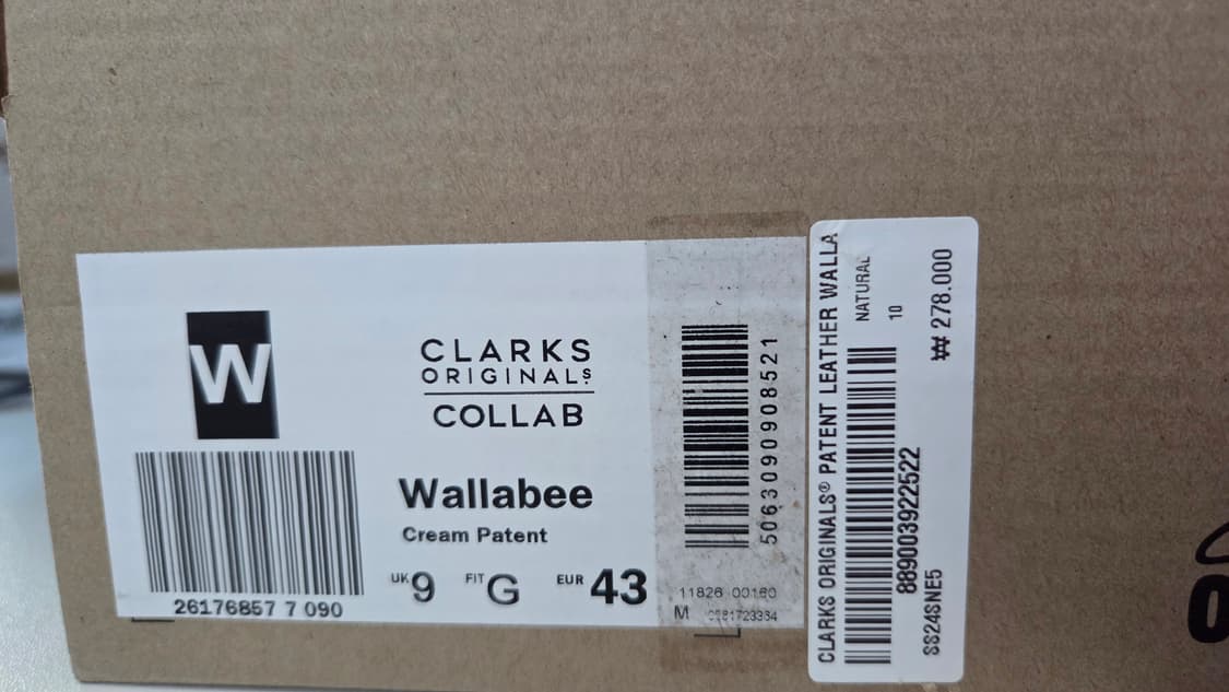 클락스 x 슈프림 페이턴트 레더 왈라비 크림 상품이미지5