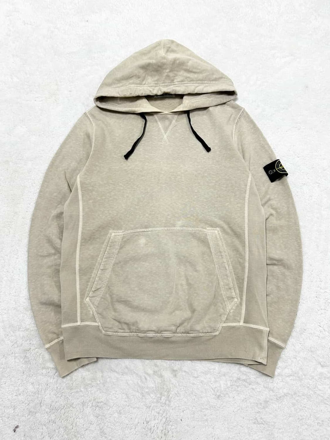 스톤아일랜드 베이지 피그먼트 와펜 후드 상품이미지5