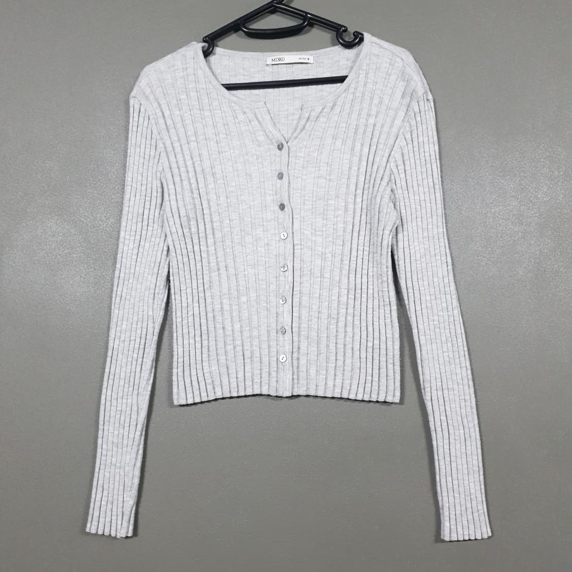 여성 M) MIXXO 미쏘 골지 버튼 슬림 니트 가디건 크롭핏 그레이 상품이미지1