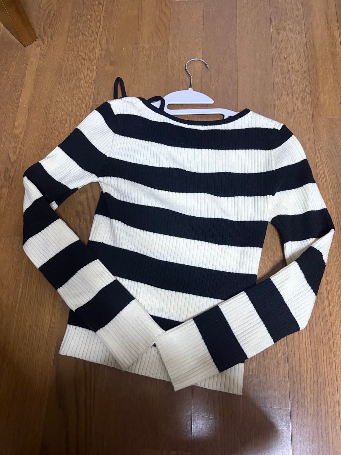 로라로라 컷아웃 장원영 니트 리본 상품이미지5