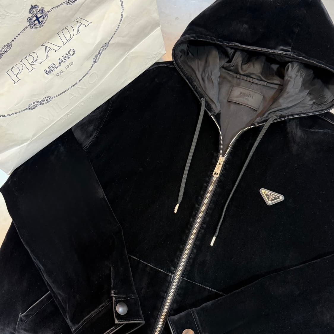 [리오브] 프라다 벨벳 코튼 후드집업 상품이미지3