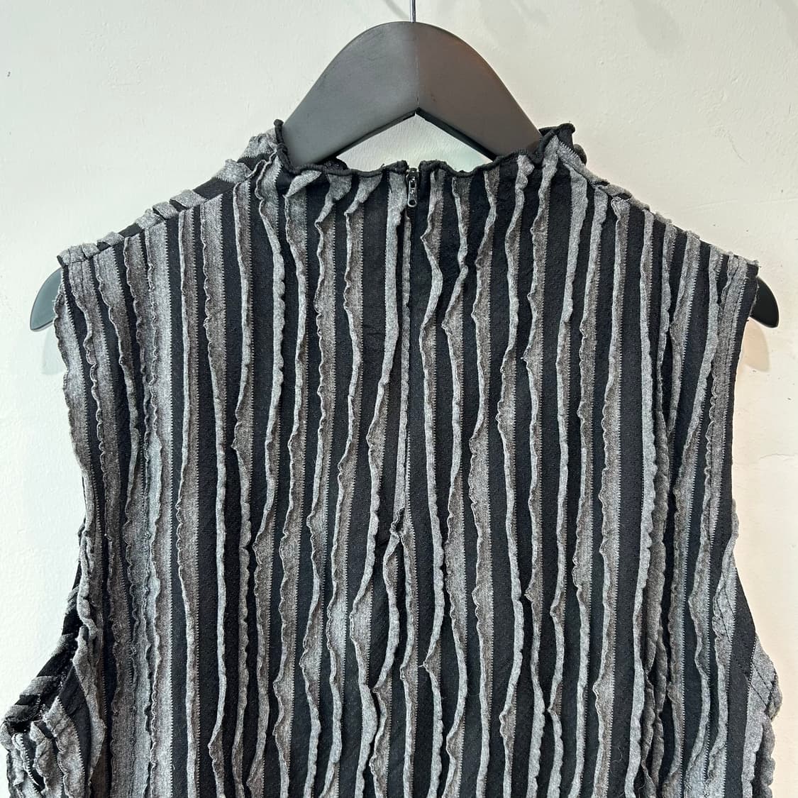 플리츠 러플 디테일 슬리브리스 상품이미지4