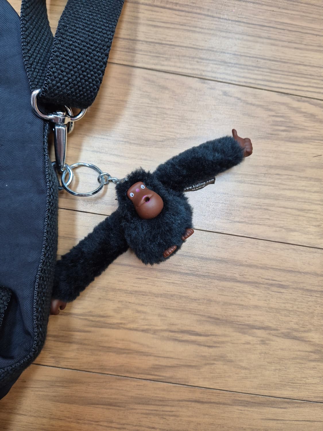 키플링 백팩 챠콜 색상입니다. 가볍고 수납공간도 넉넉해서 이것저것 넣고  상품이미지3