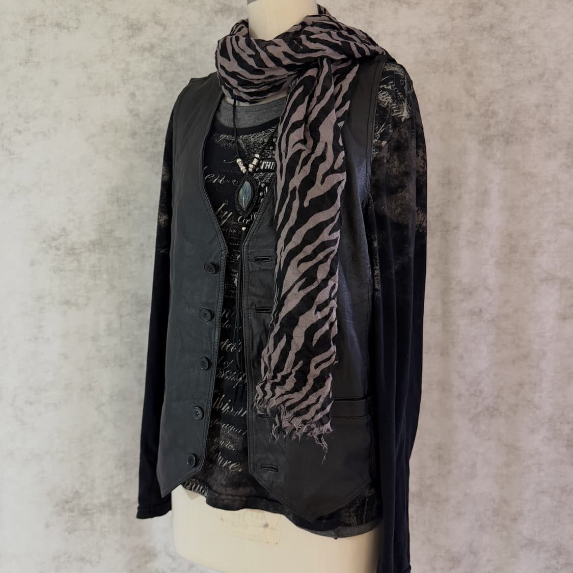 Leather vest 상품이미지1