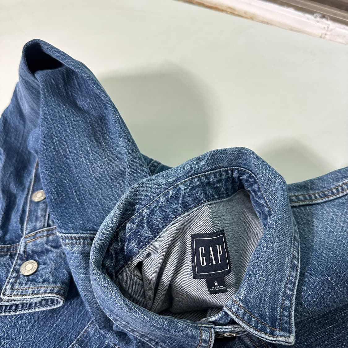 우먼S 갭 GAP 빈티지워시드 일자핏 풀버튼 네임원피스 상품이미지3