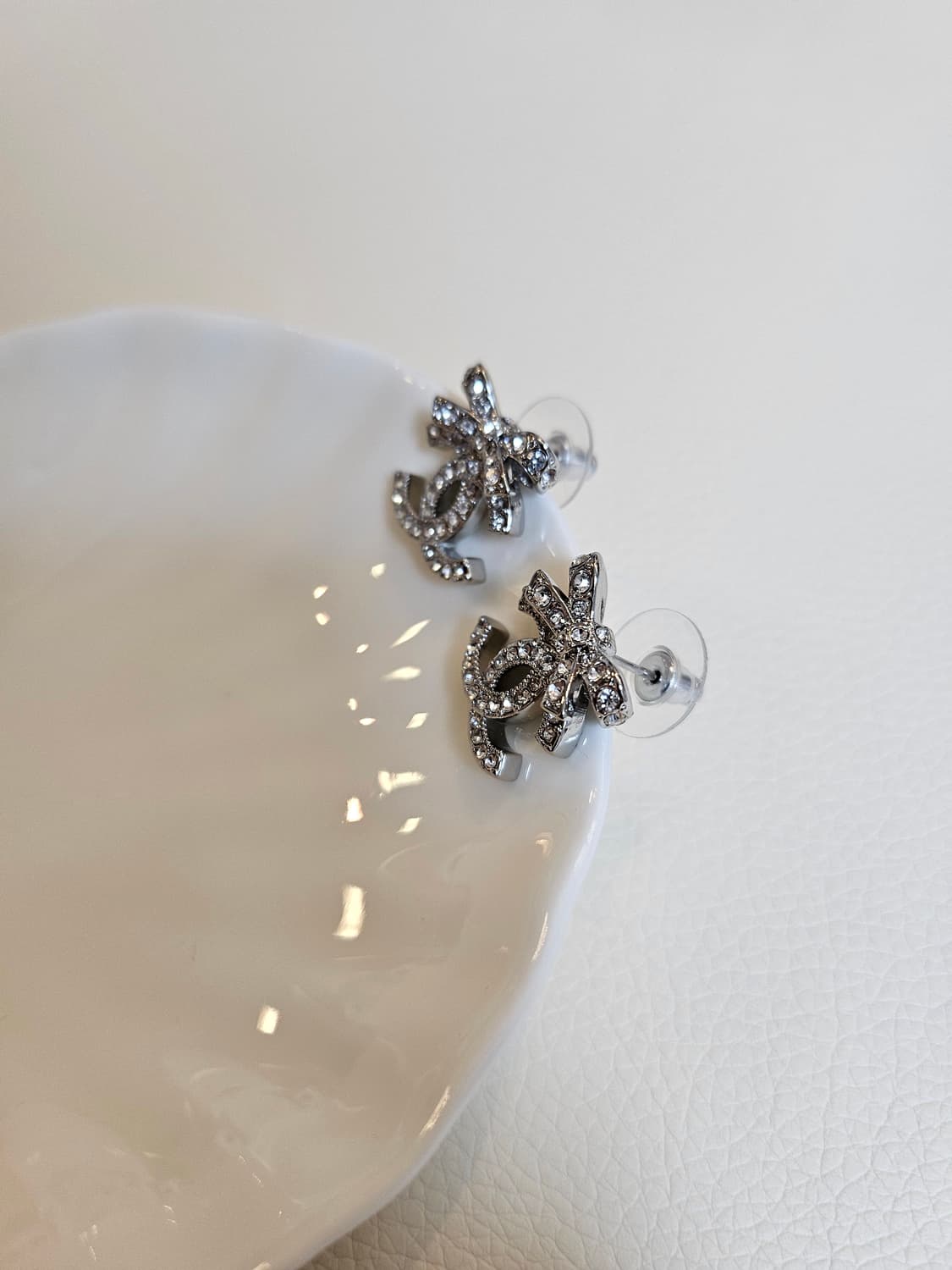 샤넬 리본 보석CC 귀걸이 실버 업사이클링 상품이미지2