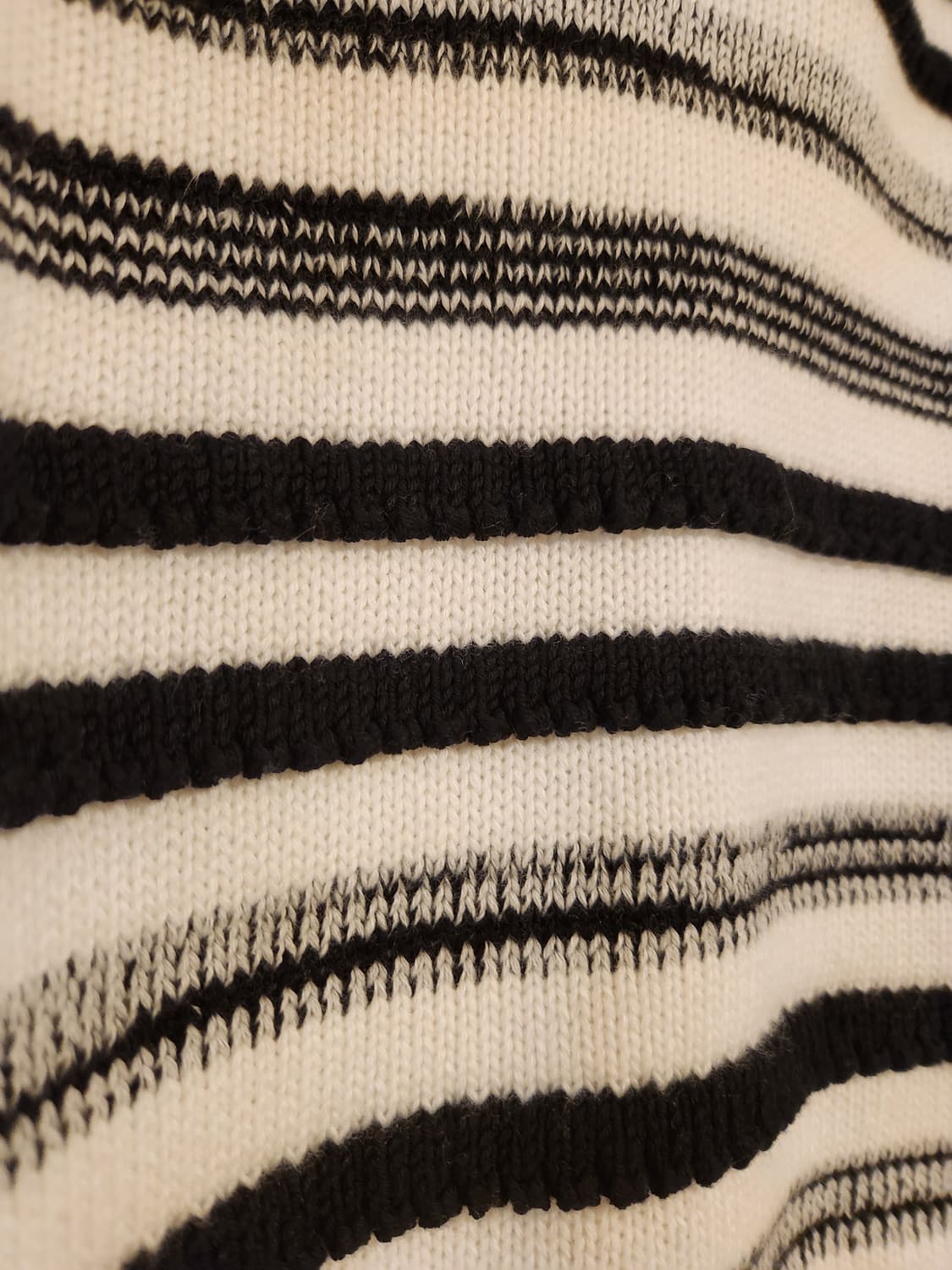 (정품)샤넬 배리 BARRIE 스트라잎 니트탑 상품이미지10