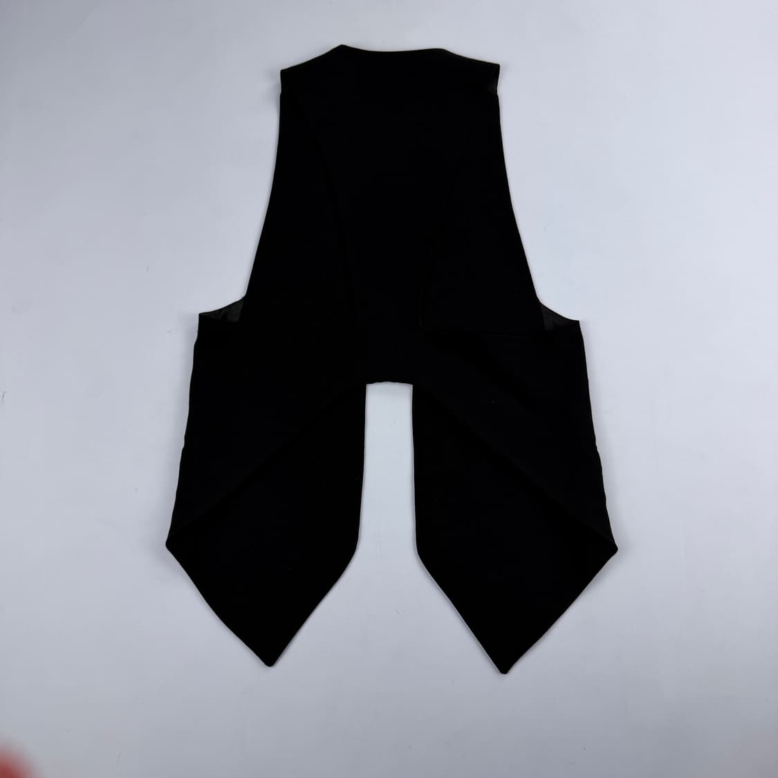 앤 드뮐미스터 해체주의 블랙 베스트 36 상품이미지4