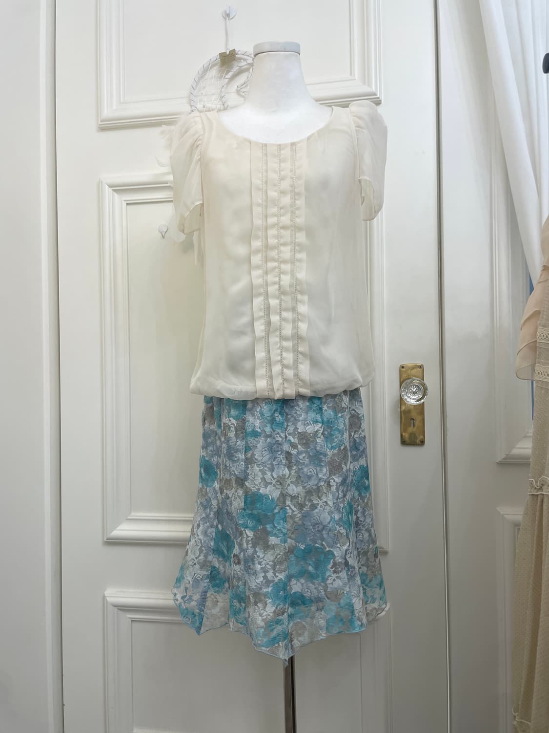 ivory pleats point puff sleeve blouse 상품이미지1