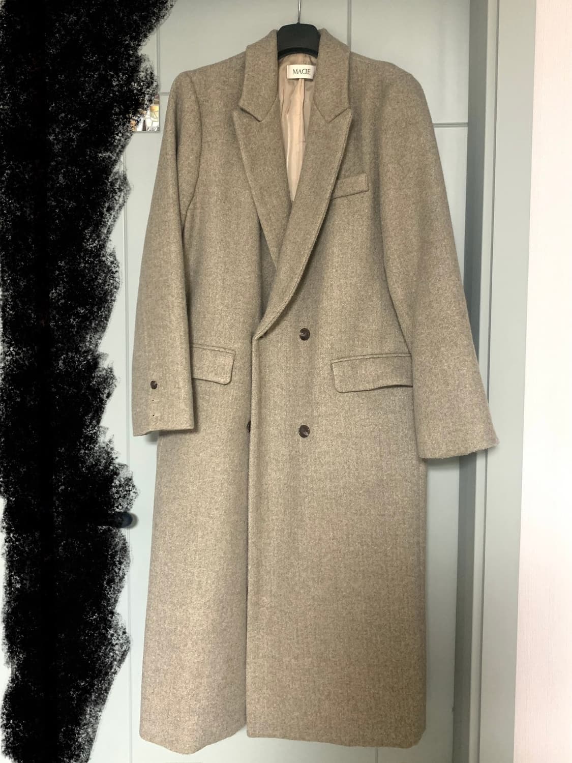 베이지 색상의 오버핏 맥시 롱코트 상품이미지3