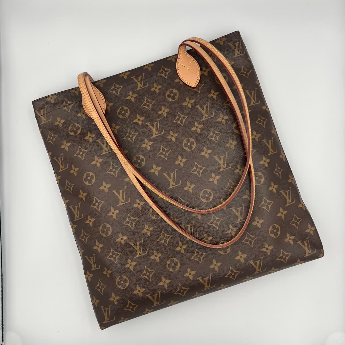 루이비통 모노그램 캐리잇 숄더백 상품이미지2