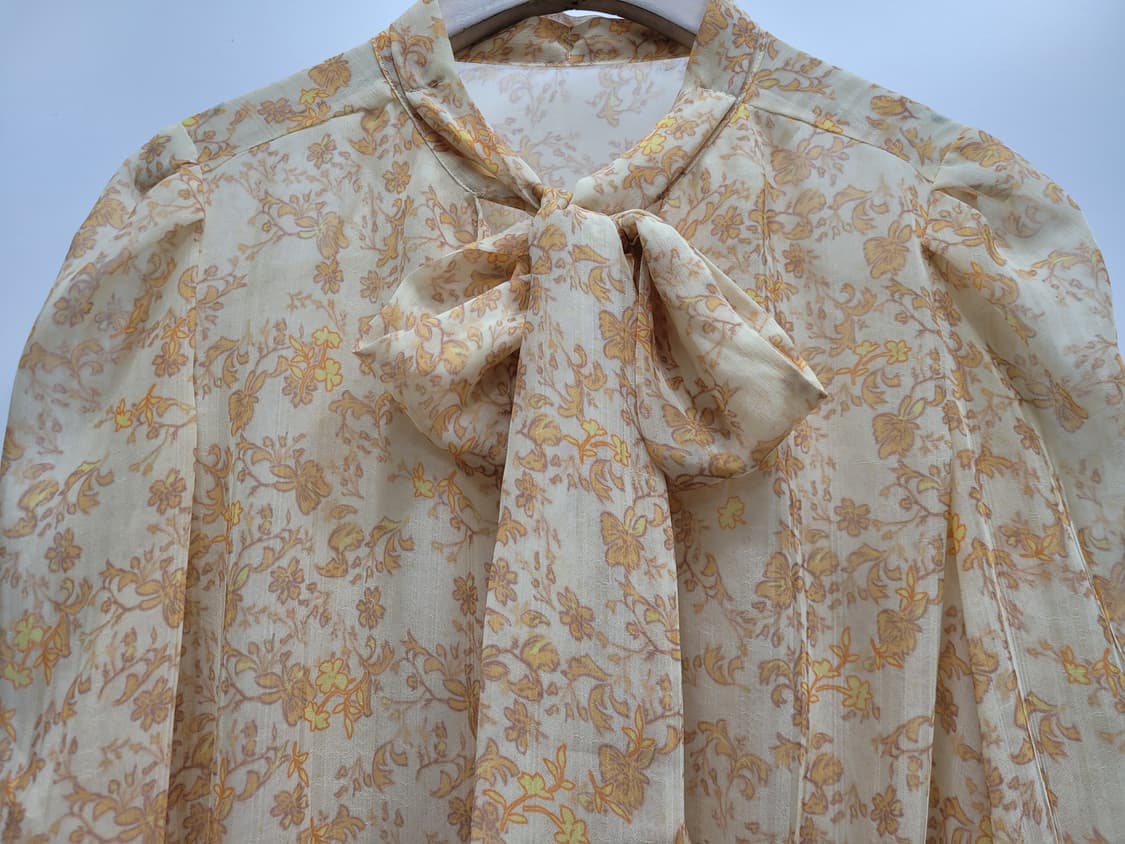 SISLEY 20SS 시슬리 플라워 랩 블라우스 / 여 85 (42)  상품이미지4