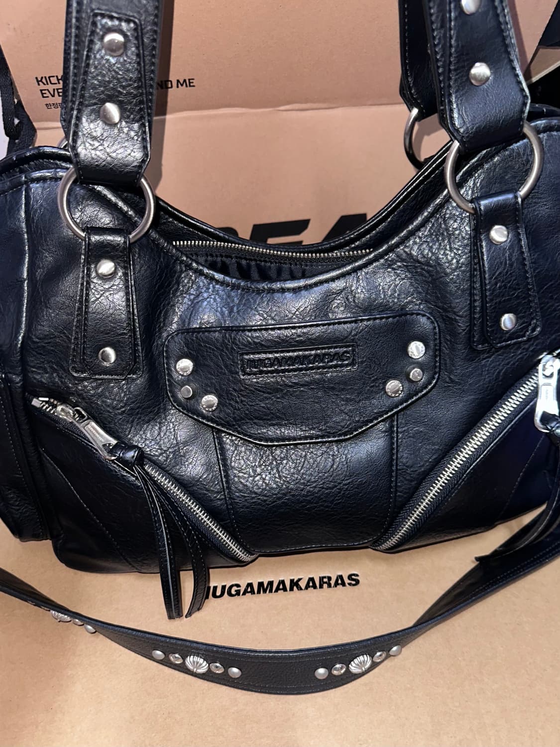 이우가마카라스 Studded Leather Shoulder Bag 블랙 상품이미지2