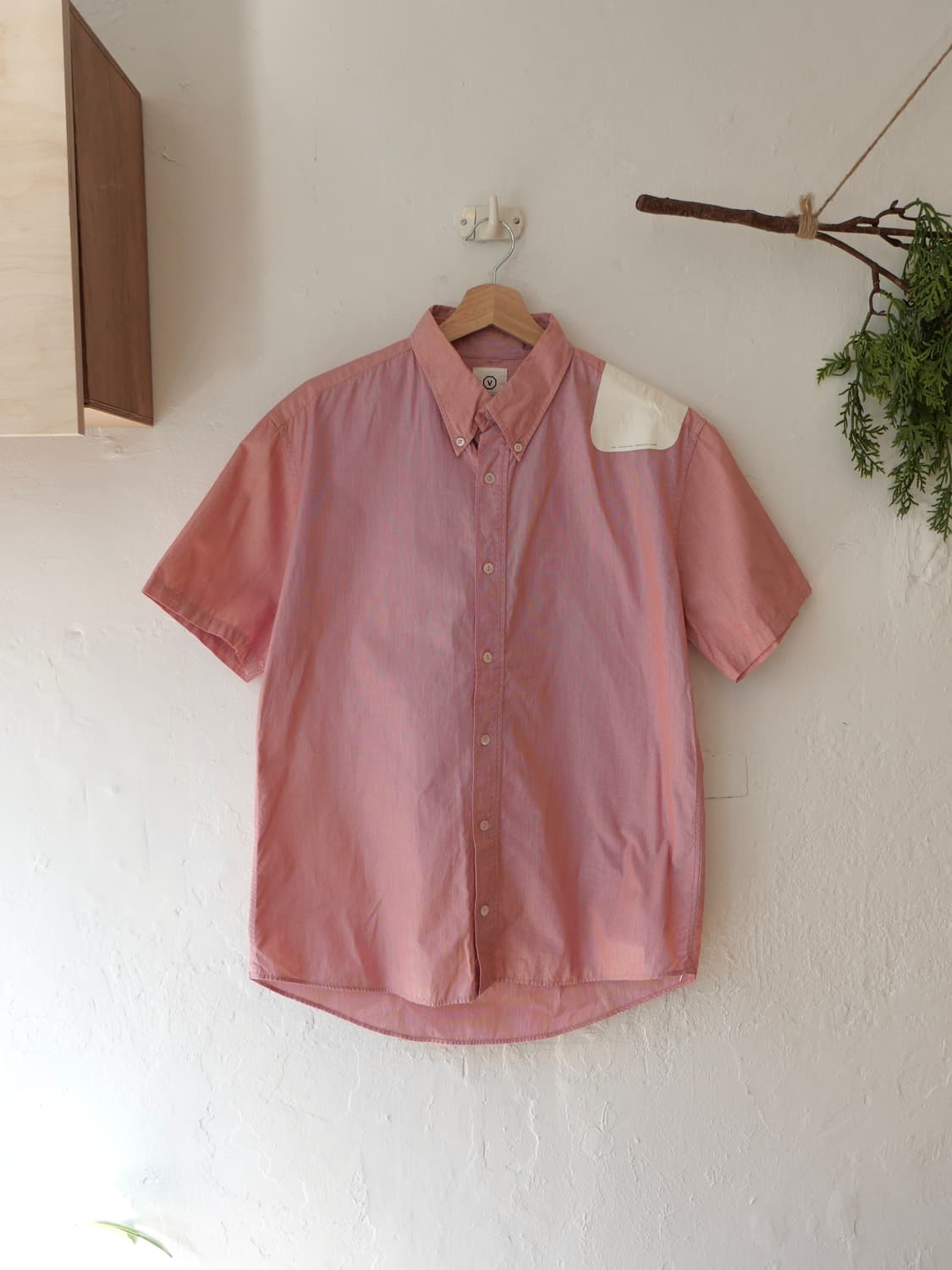 비즈빔 숄더 패치 반팔 셔츠 상품이미지1