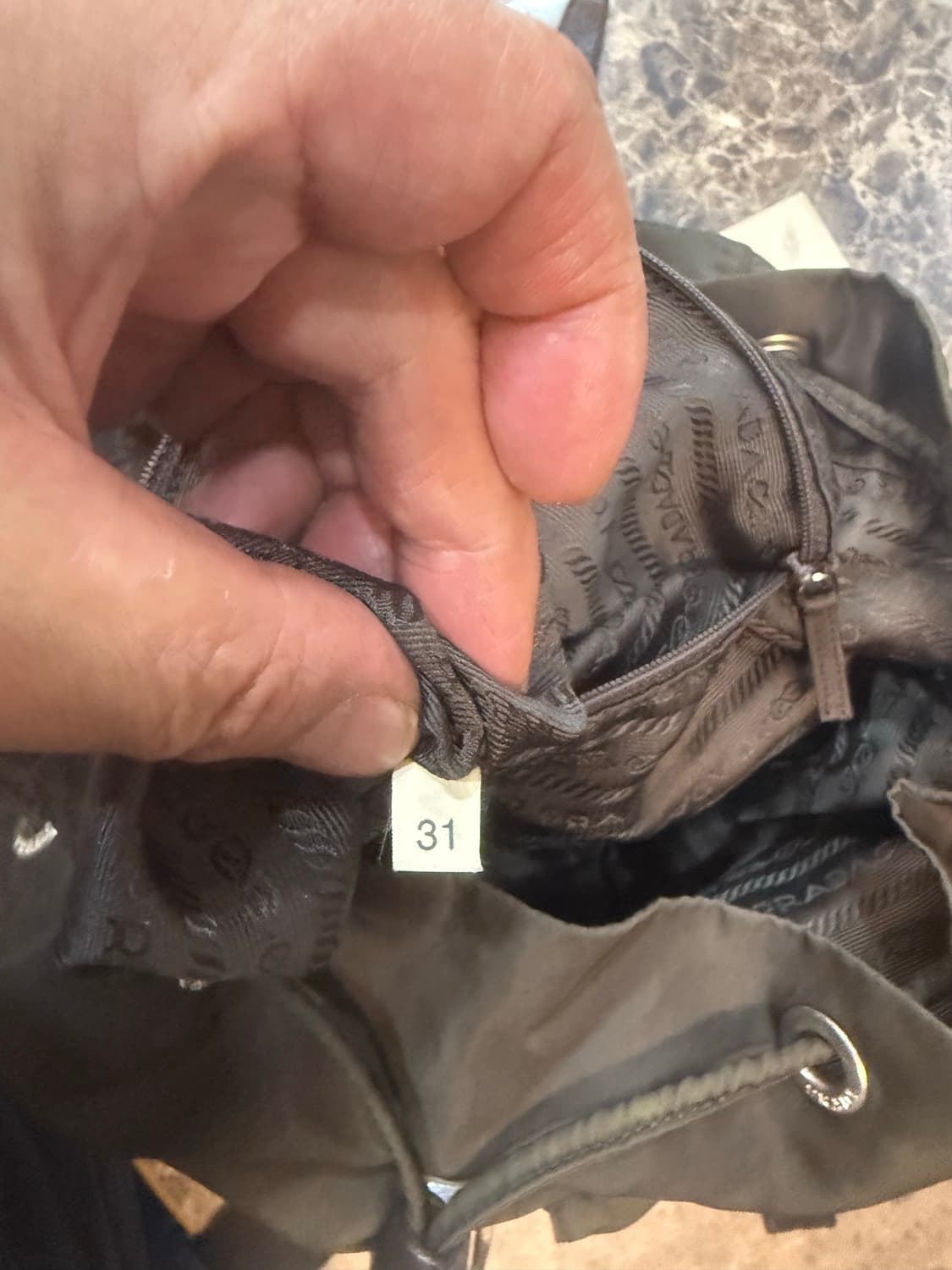 정품 프라다 나일론 투포켓 백팩 팝니다 상품이미지9