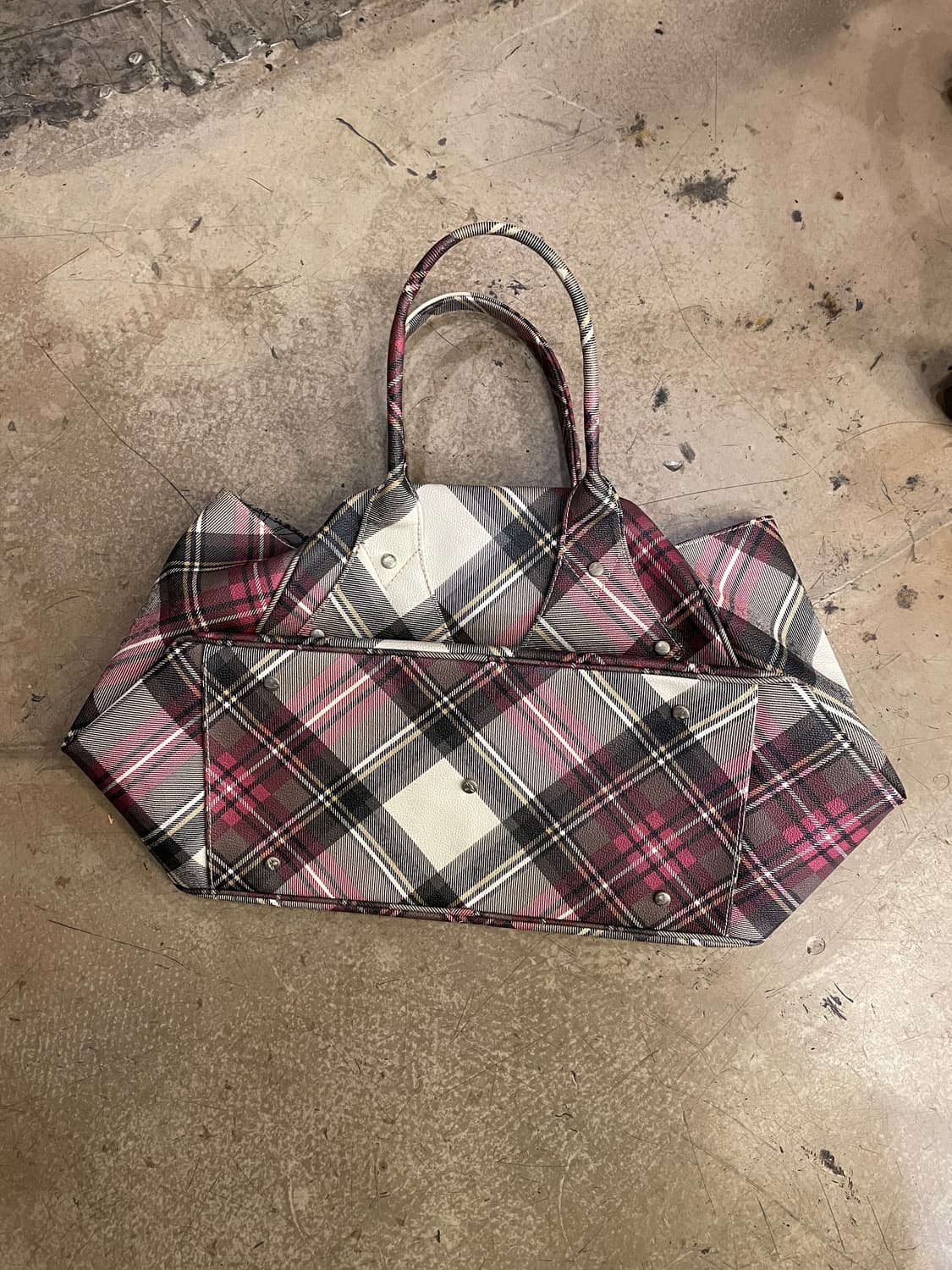 vivienne westwood 비비안웨스트우드 체크 토트백 상품이미지9