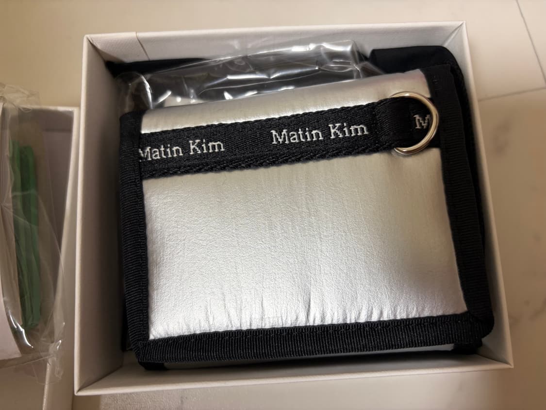 [새상품]마뗑킴 글로시 캠프 지갑 상품이미지2