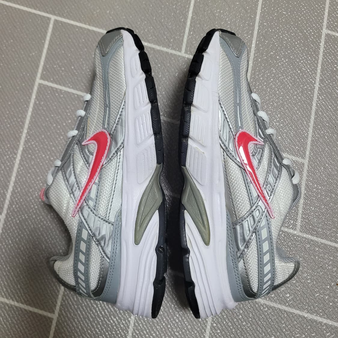 나이키 이니시에이터 실버핑크 운동화 225cm 상품이미지7