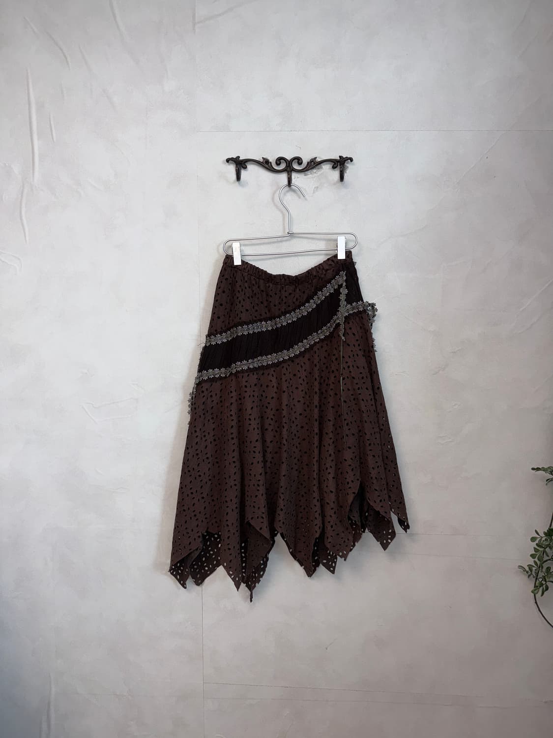 Dark brown bohemian punching suede skirt 상품이미지3