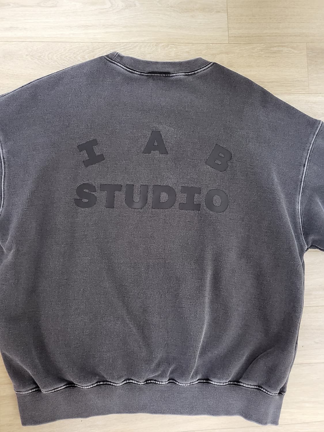 IAB 아이앱 스투디오 피그먼트맨투맨M 상품이미지2