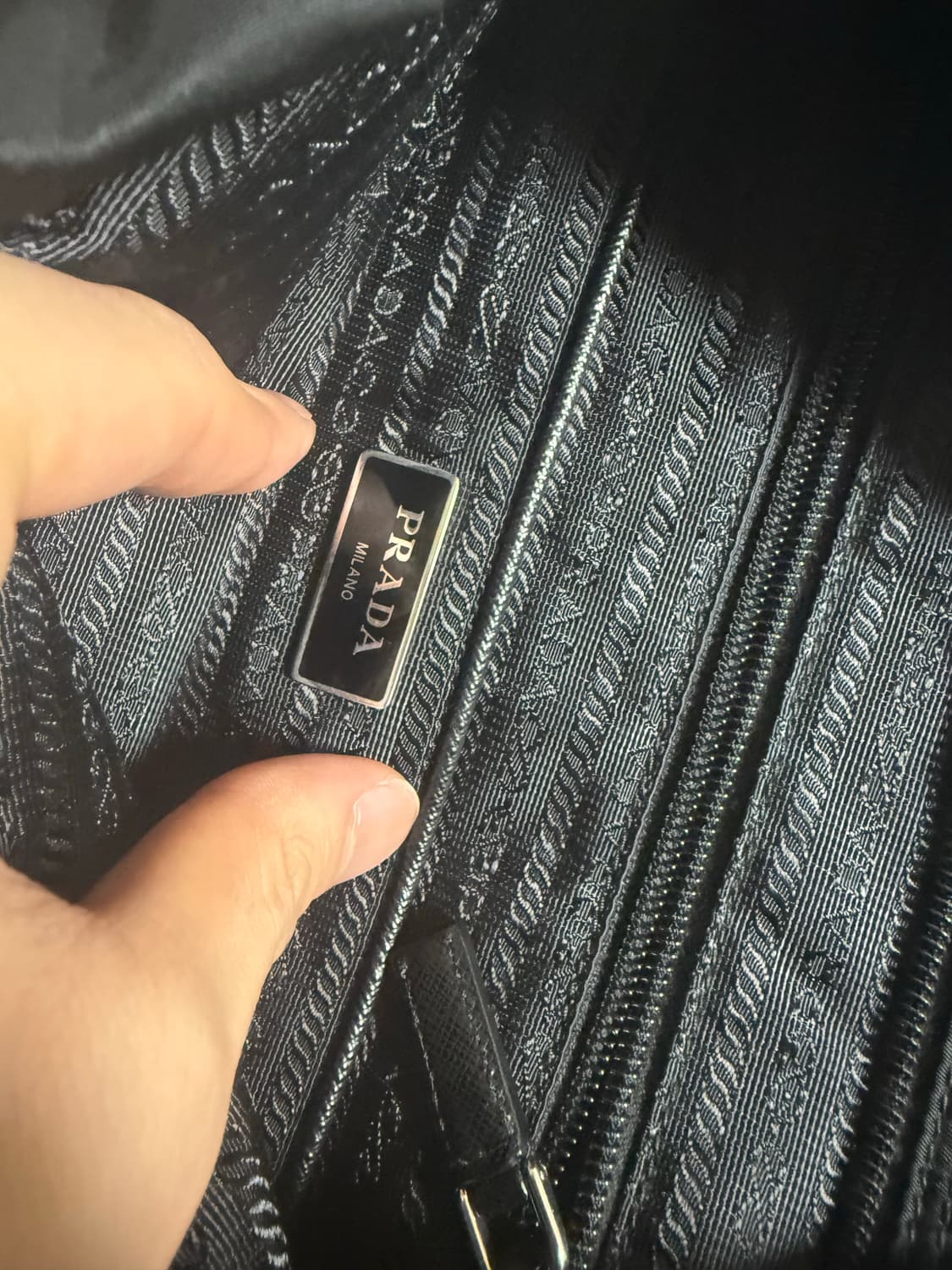 프라다 크로스백 블랙 메신저백 1BD671 상품이미지8