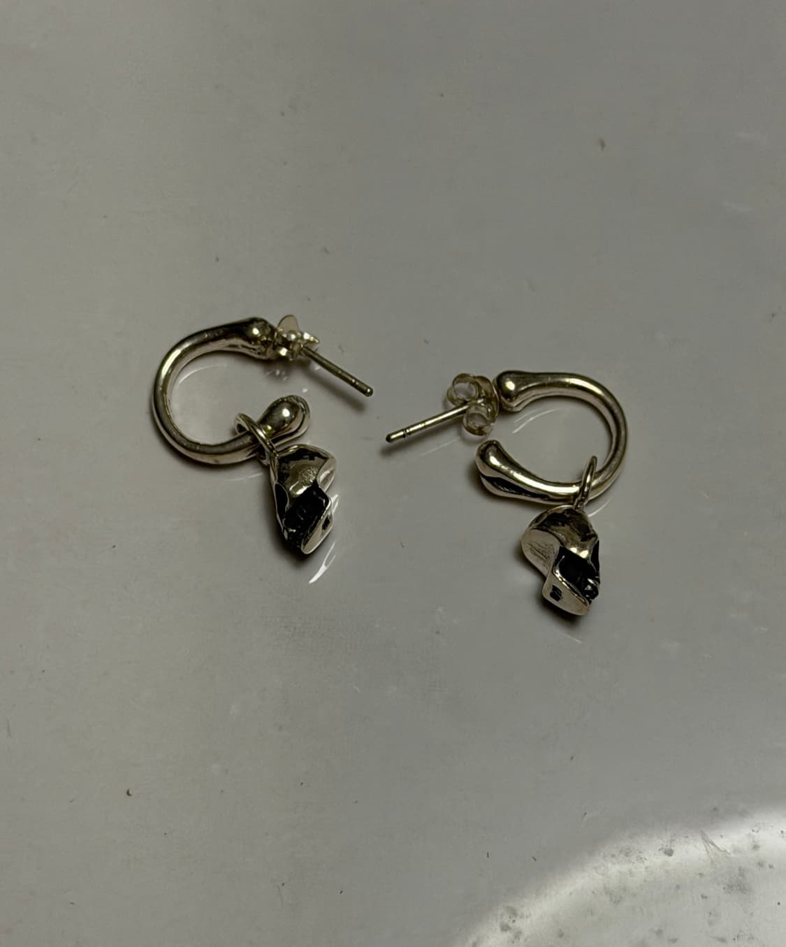 925실버 실버 스컬 댕글 후프 귀걸이 상품이미지3