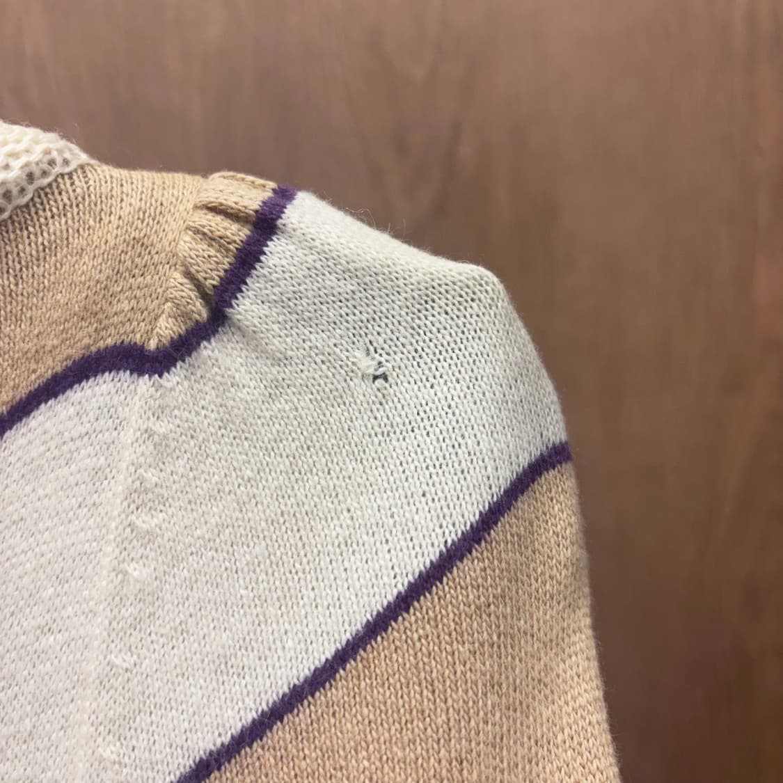 버버리 런던 니트 미디 원피스 배색 스트라이프 버튼 넥 디테일 베이지 상품이미지10