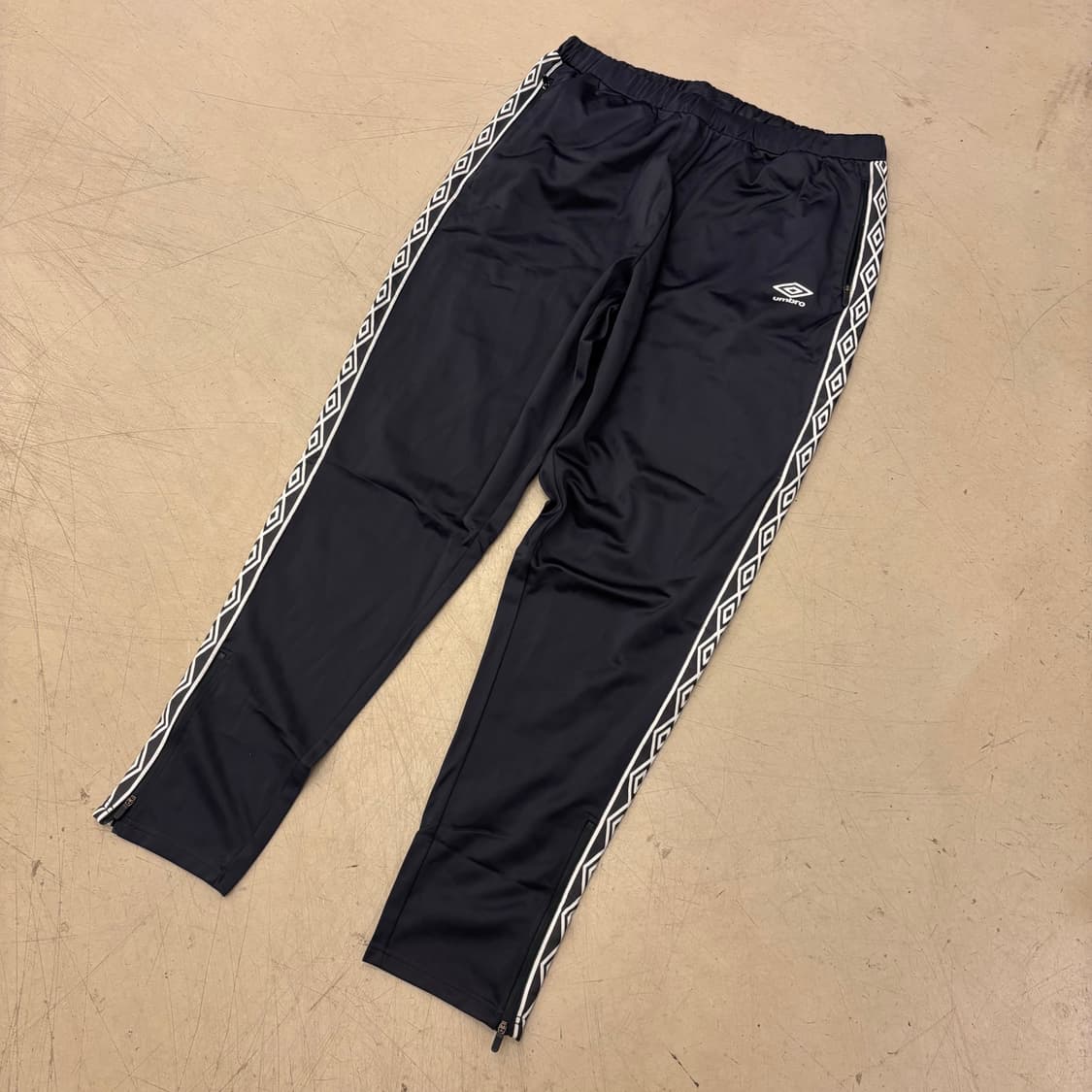 엄브로 사이드라인 트랙 팬츠 상품이미지1