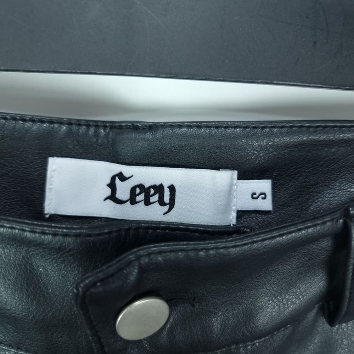 [엘이이와이] 몰티 포켓 와이드 레더 카고 팬츠 블랙 M17731 상품이미지7