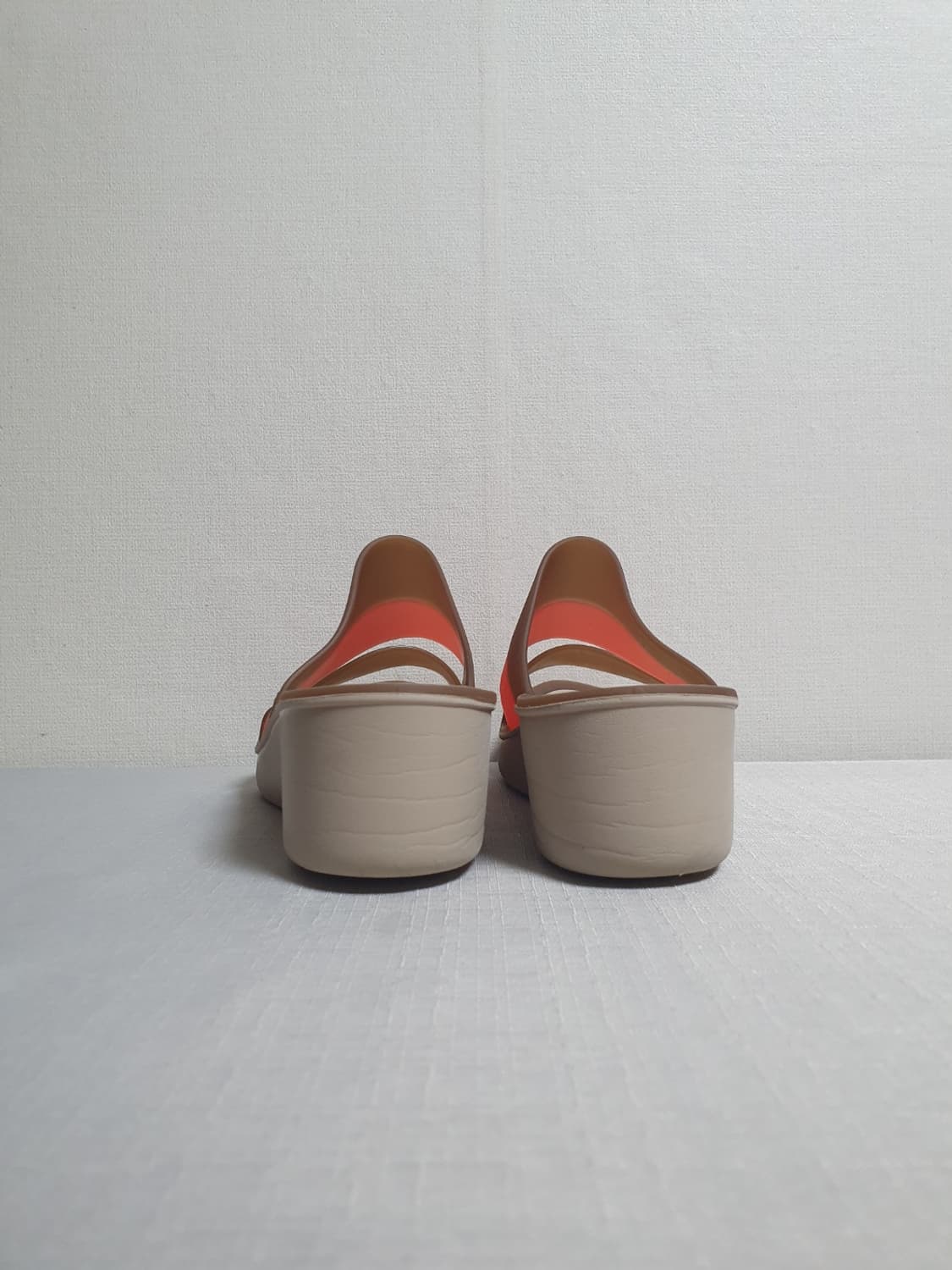 크록스 컬러블록 웨지 슬리퍼 브론즈 240mm 상품이미지5